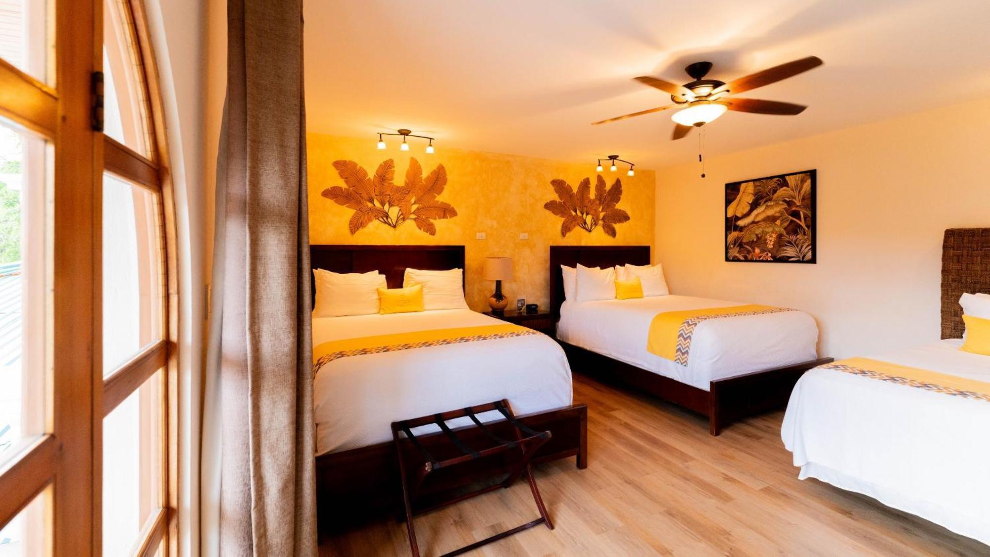 Buena Vista Chic Hotel Pilas الغرفة الصورة