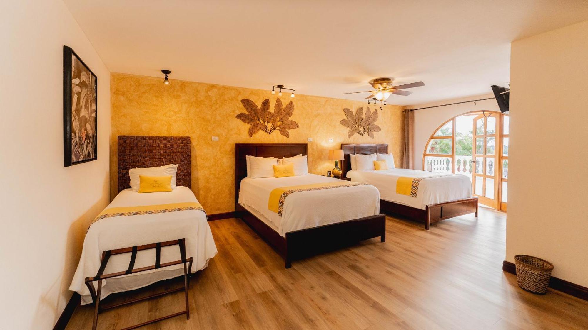 Buena Vista Chic Hotel Pilas الغرفة الصورة