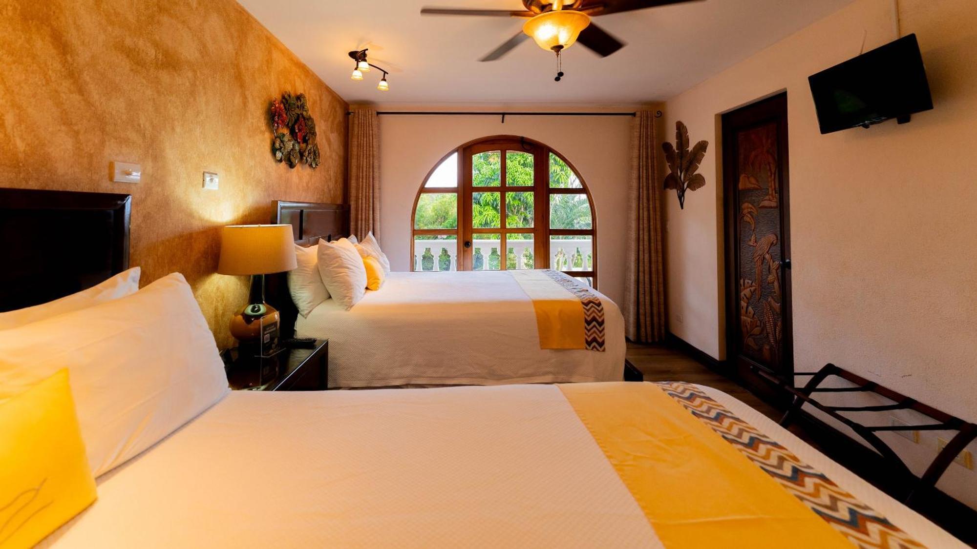 Buena Vista Chic Hotel Pilas الغرفة الصورة