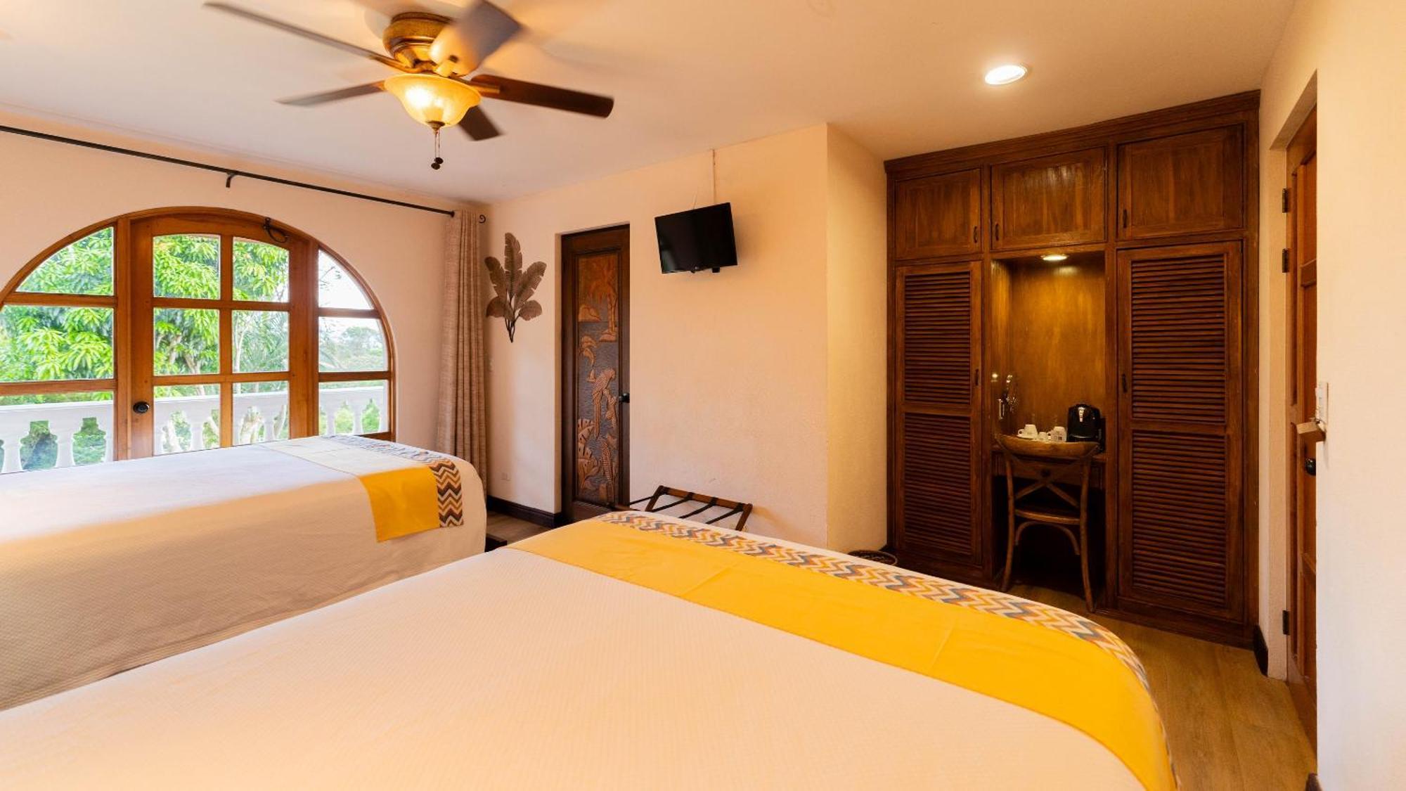 Buena Vista Chic Hotel Pilas الغرفة الصورة