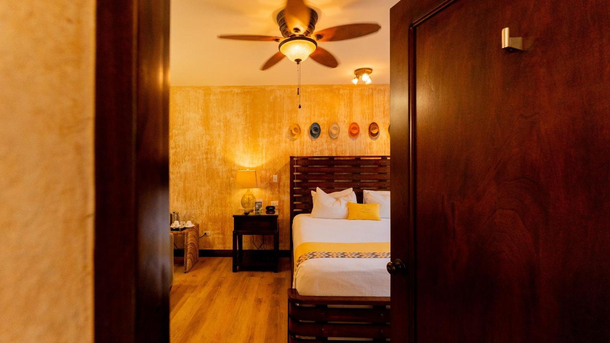 Buena Vista Chic Hotel Pilas الغرفة الصورة